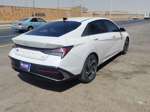 Car image 5