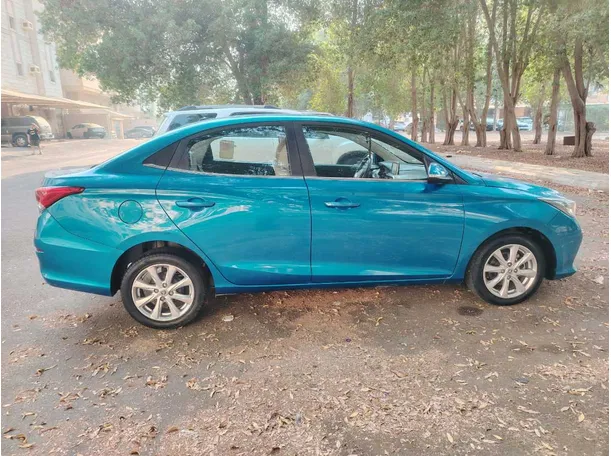Car image 4