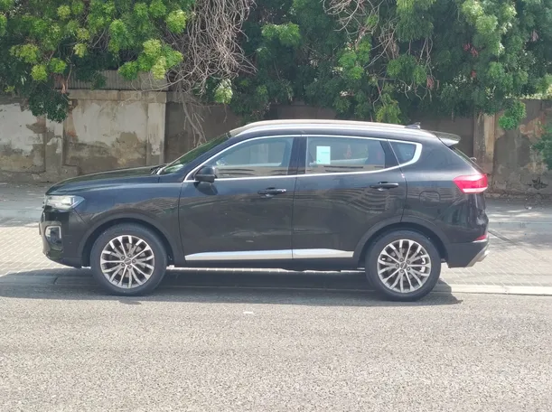 Car image 8