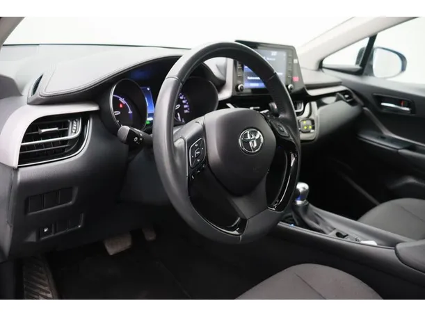 Car image 4