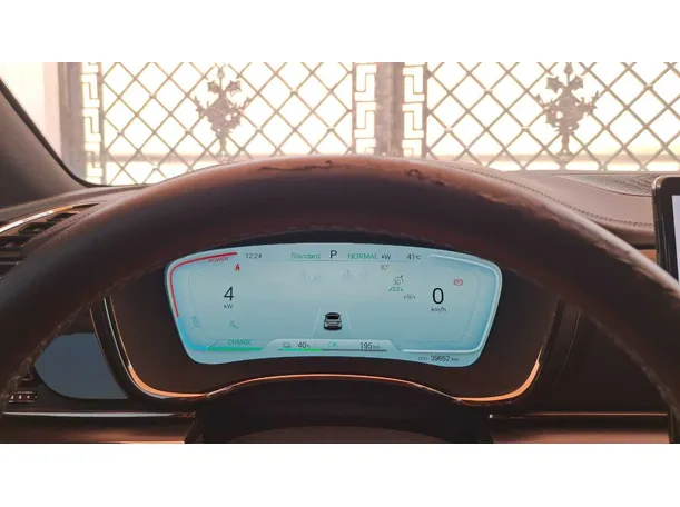 Car image 18