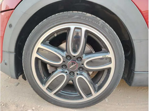Car image 10
