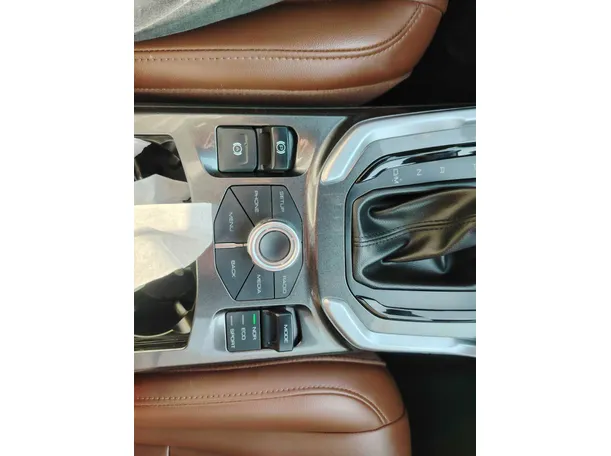 Car image 25