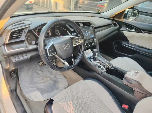 Car image 13