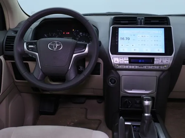 Car image 15