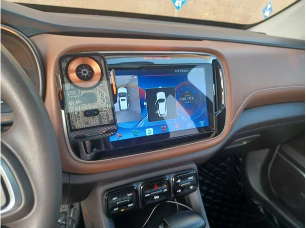 Car image 18