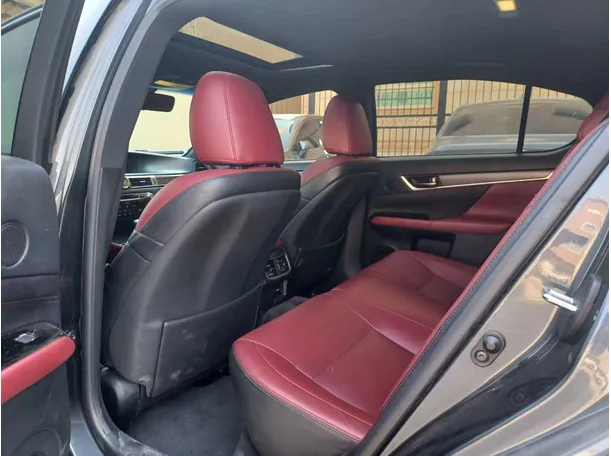 Car image 14