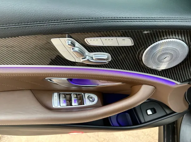 Car image 27