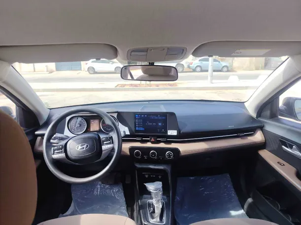Car image 18