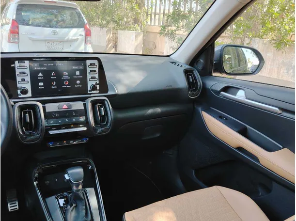 Car image 22
