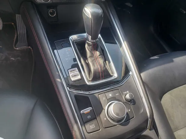 Car image 17