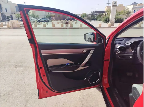 Car image 11