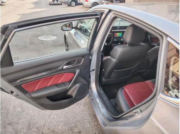 Car image 15