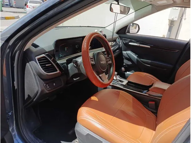 Car image 11