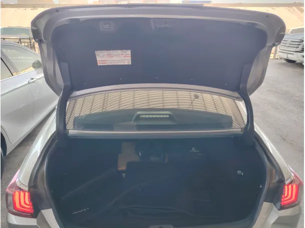Car image 37