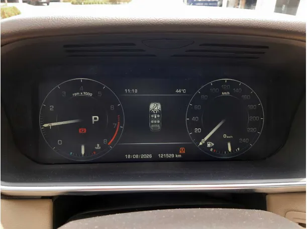 Car image 18