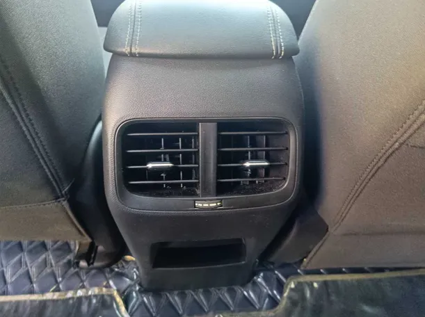 Car image 28