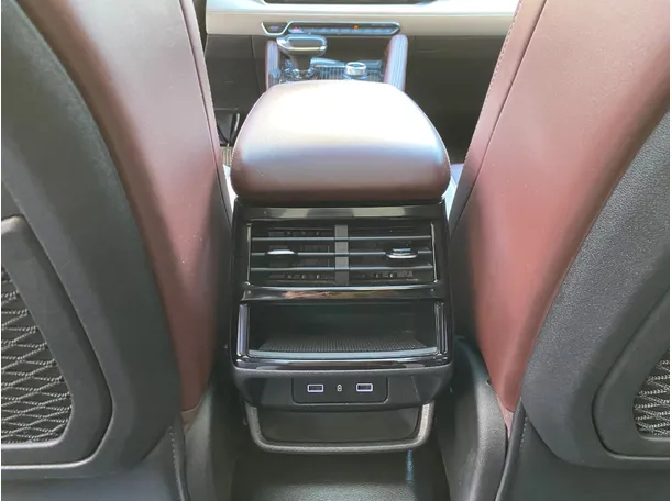 Car image 29