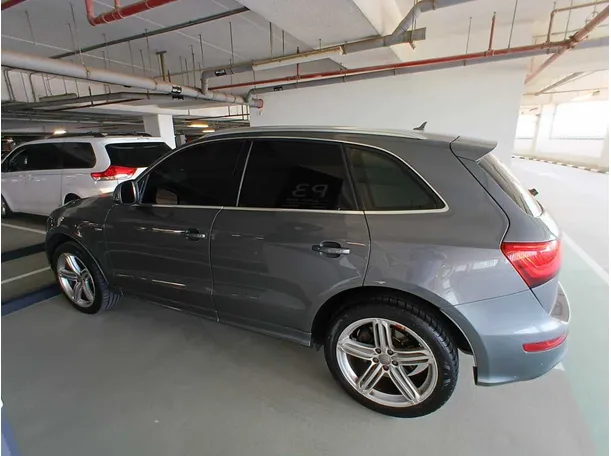 Car image 8