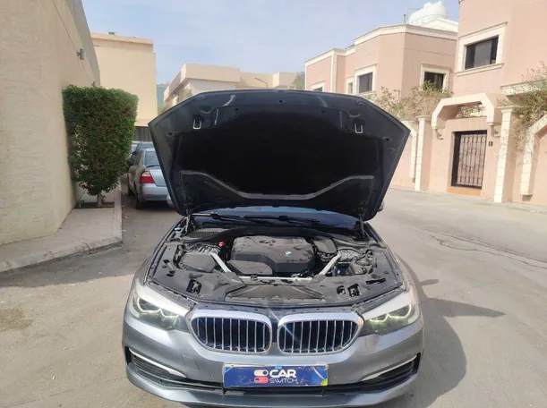 Car image 30