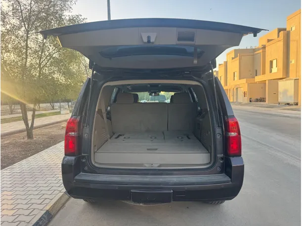 Car image 19