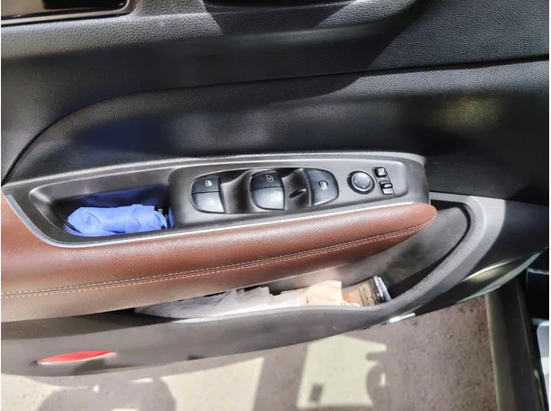 Car image 26
