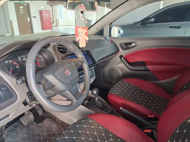Car image 11