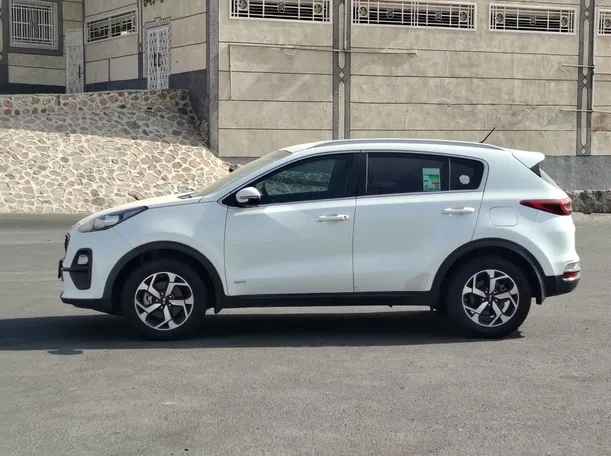Car image 8