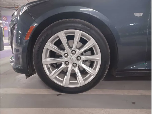 Car image 11