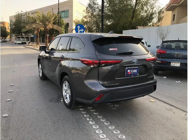 Car image 7