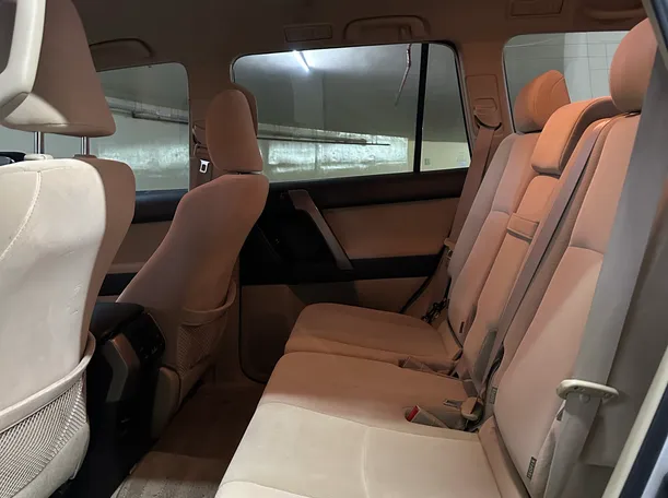 Car image 8