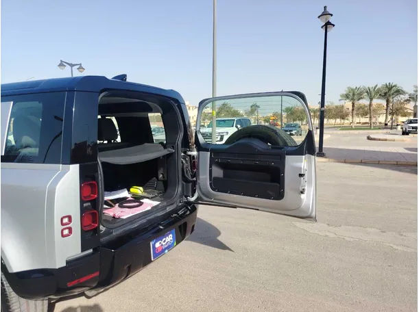 Car image 20