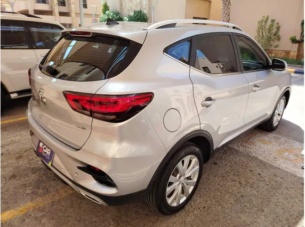 Car image 5