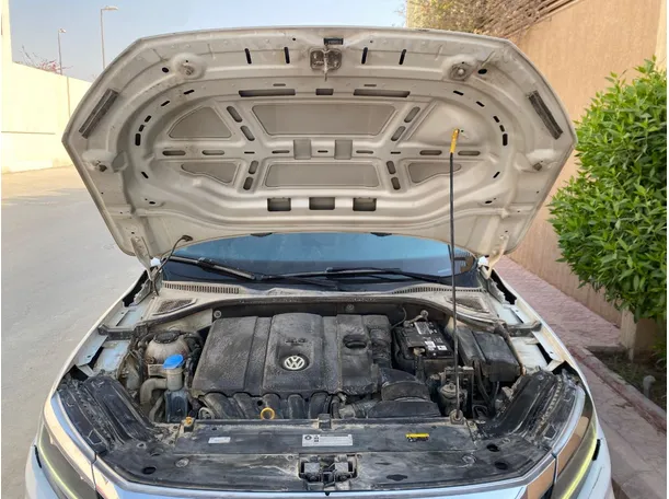 Car image 25