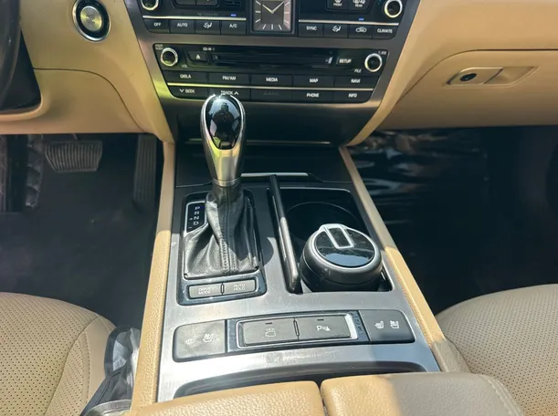Car image 15