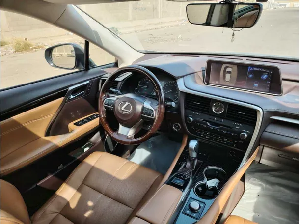 Car image 19