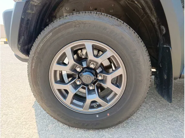 Car image 10