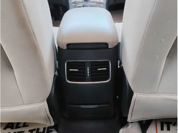 Car image 24