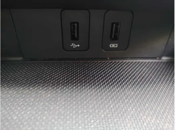 Car image 28
