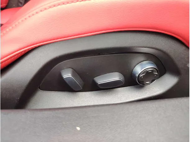 Car image 25