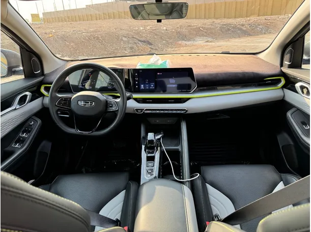 Car image 12