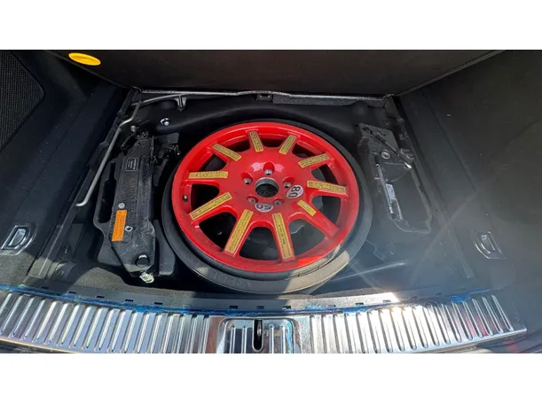 Car image 27