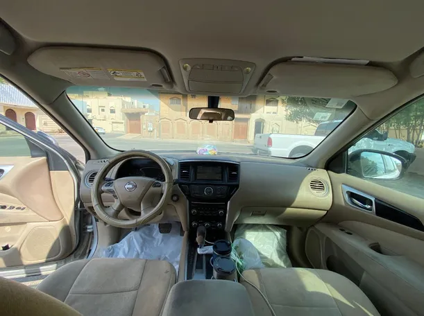 Car image 14