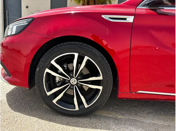 Car image 9