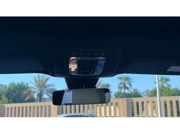 Car image 24