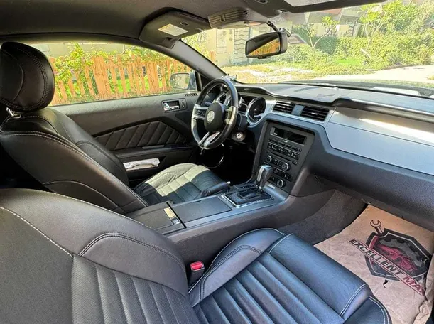 Car image 18