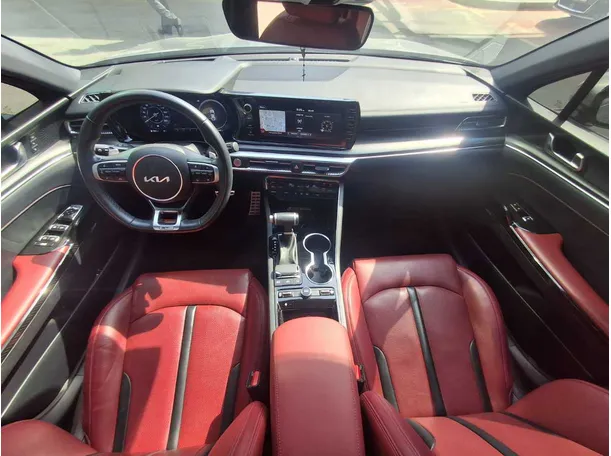 Car image 14