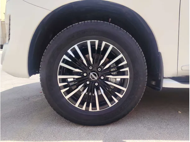 Car image 10