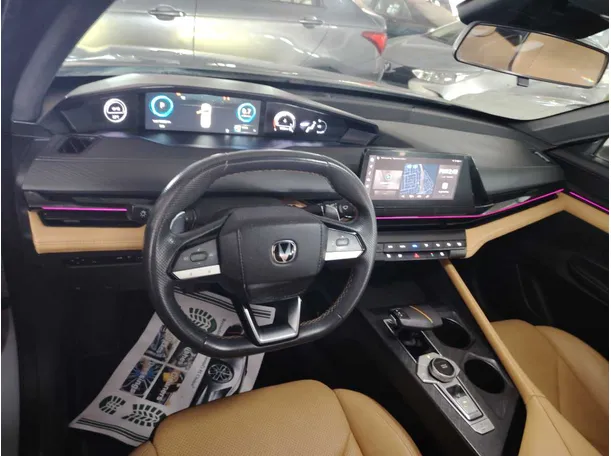 Car image 16