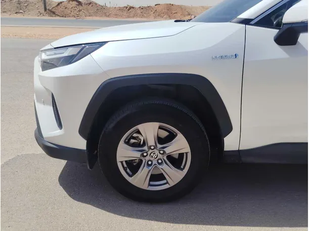 Car image 9